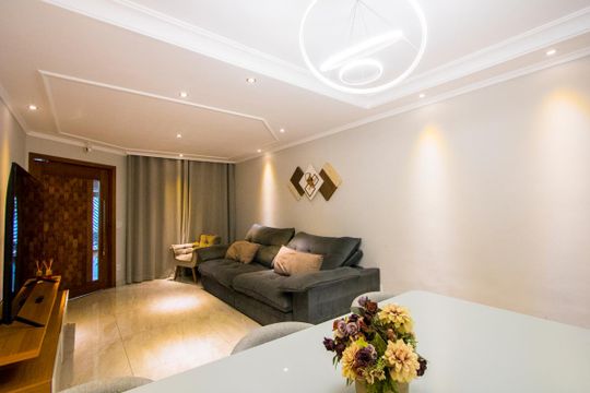 Sala de casa para alugar com 3 quartos, 215m² em Vila Pires, Santo André