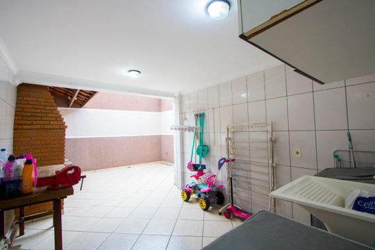 Área de serviço de casa para alugar com 3 quartos, 215m² em Vila Pires, Santo André