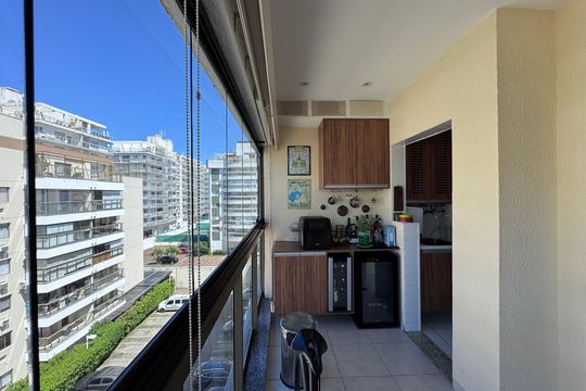 Varanda de apartamento para alugar com 3 quartos, 211m² em Recreio dos Bandeirantes, Rio de Janeiro