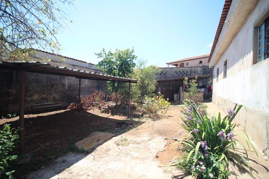 Quintal de casa à venda com 3 quartos, 396m² em Jardim Industrial, Contagem