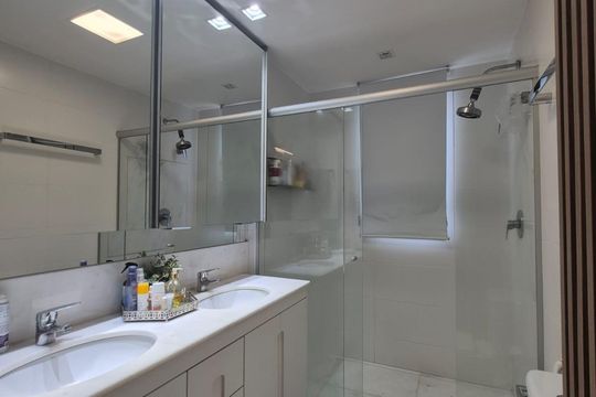 Banheiro de apartamento à venda com 4 quartos, 144m² em Coracao de Jesus, Belo Horizonte