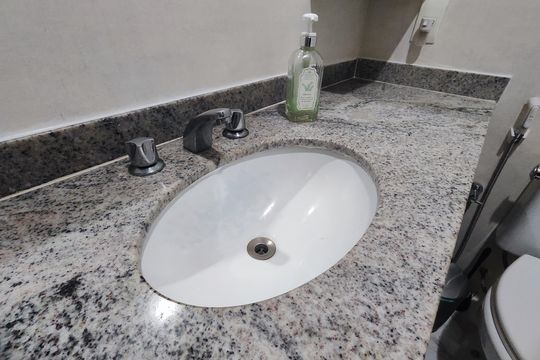 Banheiro da Suíte 1 de casa de condomínio à venda com 3 quartos, 220m² em Recreio dos Bandeirantes, Rio de Janeiro