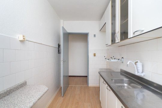 Cozinha de apartamento para alugar com 2 quartos, 47m² em Cristal, Porto Alegre