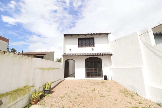 Quintal de casa à venda com 3 quartos, 200m² em São João, Porto Alegre
