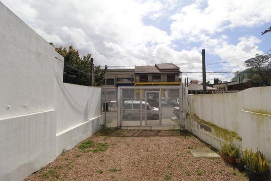 Quintal de casa à venda com 3 quartos, 200m² em São João, Porto Alegre