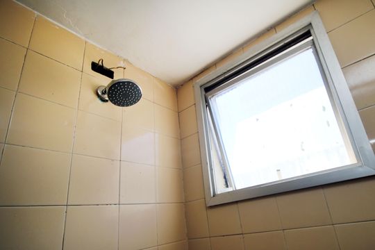 Banheiro de apartamento à venda com 2 quartos, 50m² em Olaria, Rio de Janeiro