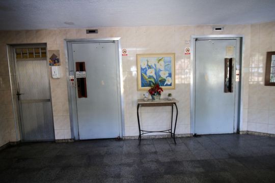 Área comum - Elevadores de apartamento à venda com 2 quartos, 50m² em Olaria, Rio de Janeiro