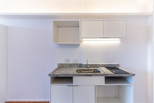 Cozinha de kitnet/studio para alugar com 1 quarto, 27m² em República, São Paulo
