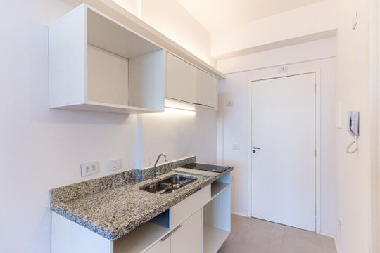 Cozinha de kitnet/studio para alugar com 1 quarto, 27m² em República, São Paulo