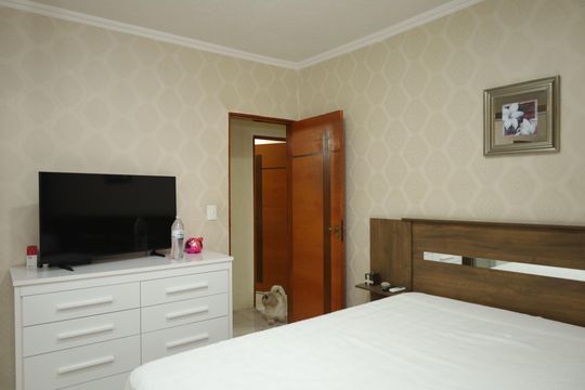 Quarto 1 de casa à venda com 2 quartos, 80m² em Parque Guarani, São Paulo