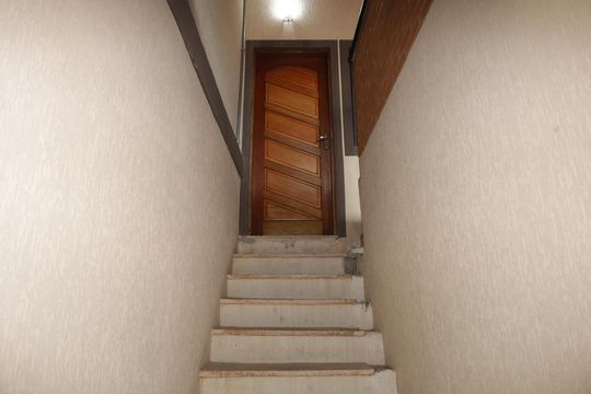 Porta do imóvel de casa à venda com 2 quartos, 80m² em Parque Guarani, São Paulo