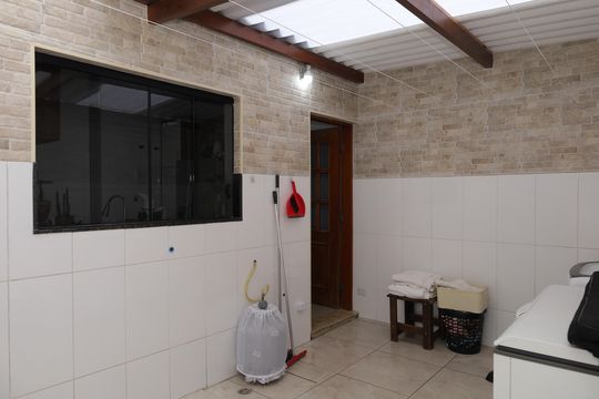 Área de Serviço de casa à venda com 2 quartos, 80m² em Parque Guarani, São Paulo