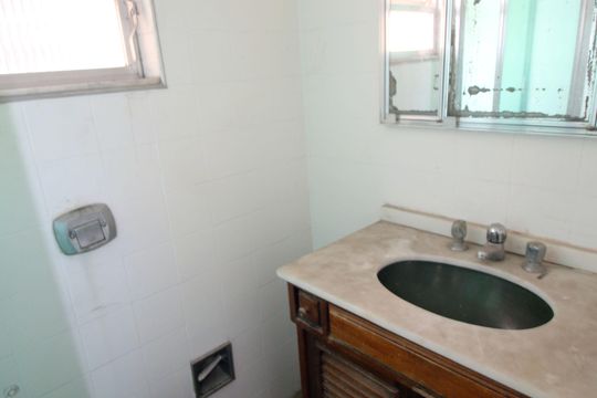 Banheiro de apartamento à venda com 3 quartos, 65m² em Brás de Pina, Rio de Janeiro