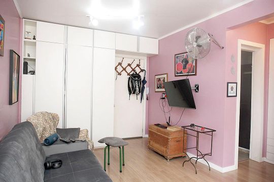 Studio - Sala / Quarto de kitnet/studio à venda com 1 quarto, 32m² em Centro Histórico, Porto Alegre
