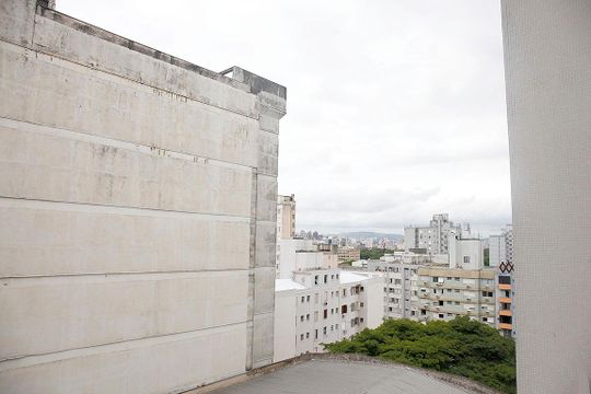 Studio - Sala / Quarto Vista de kitnet/studio à venda com 1 quarto, 32m² em Centro Histórico, Porto Alegre