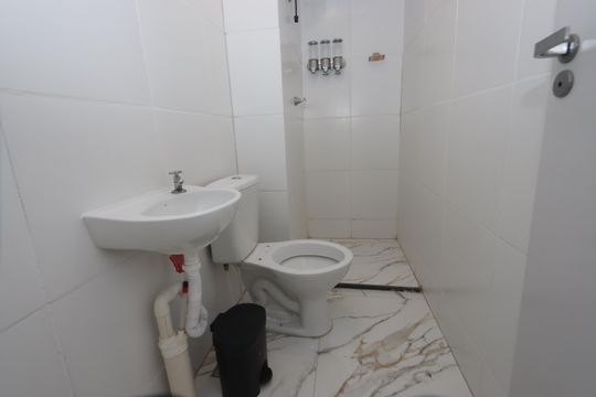 Banheiro de apartamento à venda com 2 quartos, 32m² em Quinta da Paineira, São Paulo