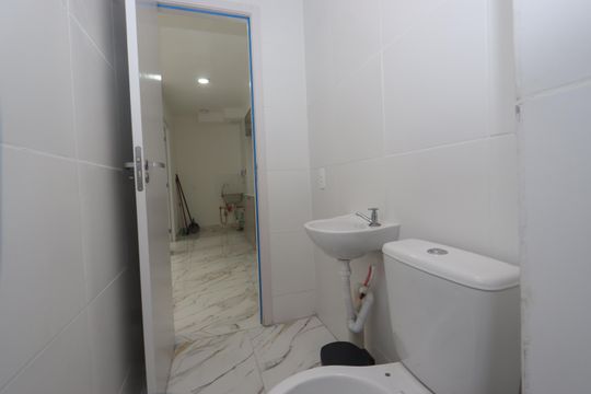 Banheiro de apartamento à venda com 2 quartos, 32m² em Quinta da Paineira, São Paulo