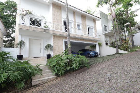 Fachada de casa de condomínio à venda com 4 quartos, 420m² em Jardim Leonor, São Paulo