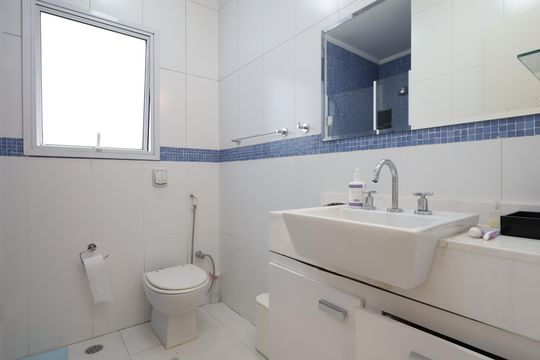 Banheiro da Suíte 1 de casa de condomínio à venda com 4 quartos, 420m² em Jardim Leonor, São Paulo