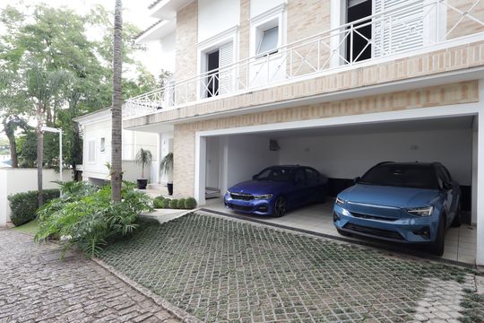 Garagem de casa de condomínio à venda com 4 quartos, 420m² em Jardim Leonor, São Paulo