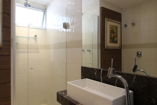 Banheiro Social de apartamento à venda com 3 quartos, 170m² em Indianópolis, São Paulo