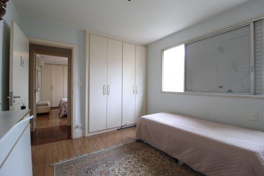 Quarto 2 de apartamento à venda com 3 quartos, 170m² em Indianópolis, São Paulo