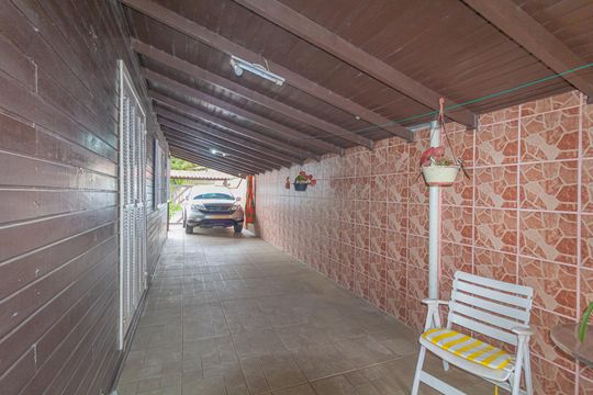 Garagem de casa à venda com 2 quartos, 100m² em Niterói, Canoas