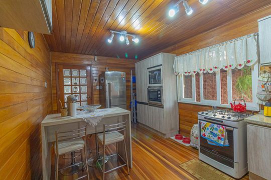 Cozinha de casa à venda com 2 quartos, 100m² em Niterói, Canoas