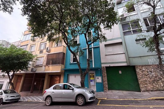 Fachada de casa à venda com 3 quartos, 298m² em Centro Histórico, Porto Alegre