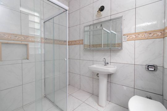 Banheiro da Suíte de casa à venda com 3 quartos, 298m² em Centro Histórico, Porto Alegre