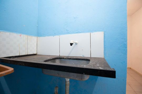 Cozinha e Área de Serviço de kitnet/studio para alugar com 1 quarto, 35m² em Setor Habitacional Vicente Pires, Brasília