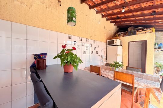 Quintal com churrasqueira de casa à venda com 3 quartos, 200m² em Jardim Florestal, Jundiaí