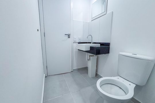 Banheiro de kitnet/studio à venda com 1 quarto, 28m² em Pinheiros, São Paulo