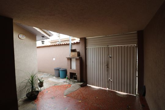 Garagem de casa à venda com 3 quartos, 138m² em Jardim Vila Formosa, São Paulo
