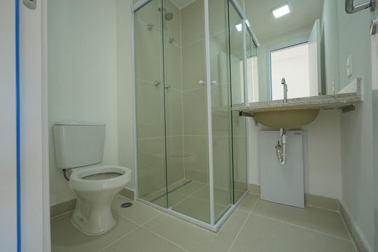 Banheiro Social de kitnet/studio para alugar com 1 quarto, 28m² em Sacoma, São Paulo