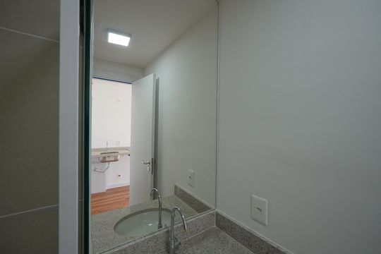 Banheiro Social de kitnet/studio à venda com 1 quarto, 28m² em Sacoma, São Paulo