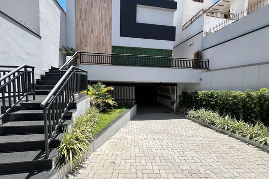 Entrada de casa de condomínio para alugar com 3 quartos, 150m² em Jardim Santa Ines, São Paulo