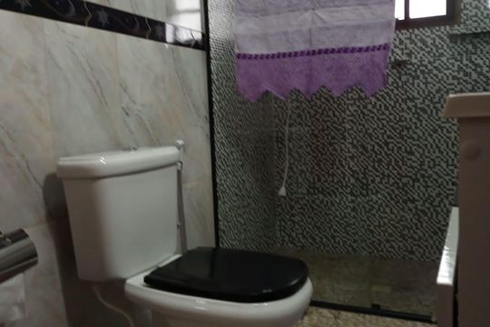 Banheiro da Suíte 1 de casa para alugar com 4 quartos, 500m² em Vila Aurea, Poá