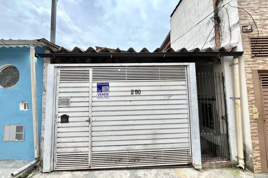 Fachada de casa à venda com 4 quartos, 90m² em Vila Fachini, São Paulo