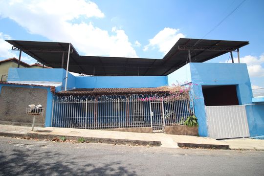 Fachada de casa à venda com 3 quartos, 320m² em Eldoradinho, Contagem