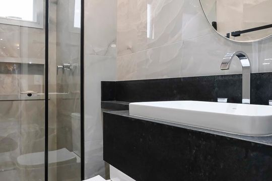 Banheiro de apartamento à venda com 2 quartos, 70m² em Rudge Ramos, São Bernardo do Campo
