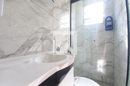 Banheiro Social de kitnet/studio para alugar com 1 quarto, 34m² em Jardim dos Oliveiras, Campinas