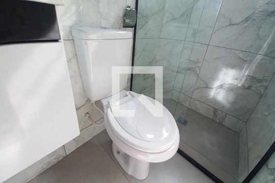 Banheiro Social de kitnet/studio para alugar com 1 quarto, 34m² em Jardim dos Oliveiras, Campinas