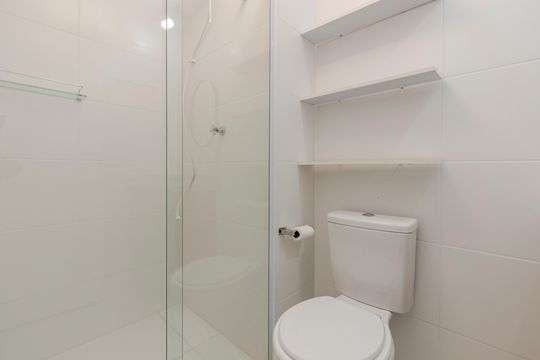 Banheiro de kitnet/studio à venda com 1 quarto, 24m² em Santo Amaro, São Paulo