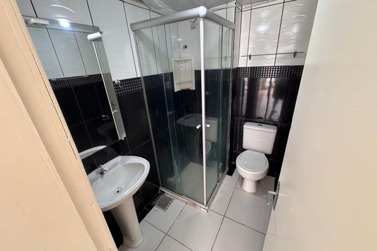 Banheiro de apartamento à venda com 3 quartos, 52m² em Santos Dumont, São Leopoldo