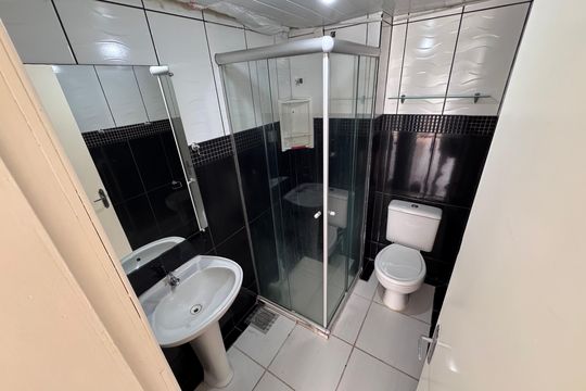 Banheiro de apartamento à venda com 3 quartos, 52m² em Santos Dumont, São Leopoldo