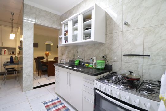 Cozinha de casa de condomínio para alugar com 2 quartos, 60m² em Jardim Holanda, Uberlândia