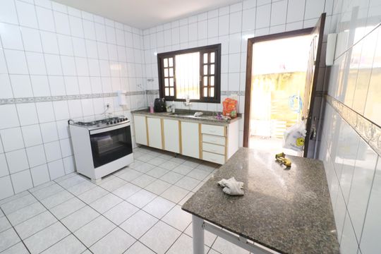 Cozinha 2 de casa à venda com 4 quartos, 171m² em Veloso, Osasco
