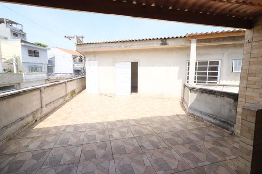 Quintal de casa à venda com 4 quartos, 171m² em Veloso, Osasco
