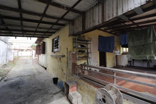 Garagem de casa para alugar com 2 quartos, 167m² em Jardim Itu, Porto Alegre